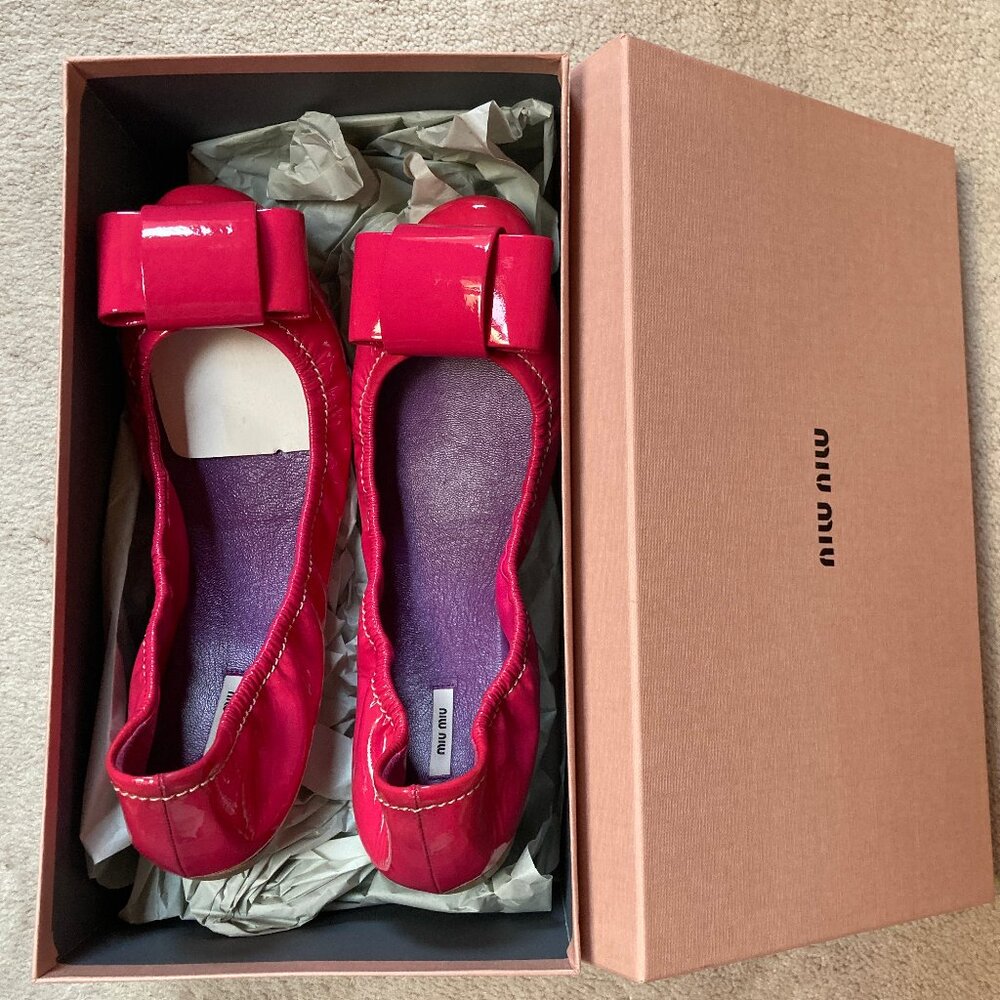 NEW Miu Miu Hot Pink Patent Leather Bow Ballet Flats  Bows 39 EU / 8 US
